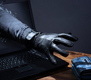 Жінка перерахувала 2 млн грн онлайн-шахраю, з яким познайомилась на сайті знайомств