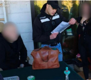 Двоє пенсіонерок у Києві віддали на "перевірку СБУ" 3 мільйона гривень – шахрая оголошено в розшук