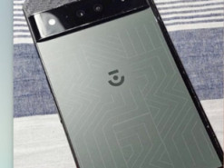 Скасований Google Pixel Fold показали наживо