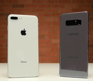 Владельцы Samsung Galaxy и iPhone: кто счастливее?