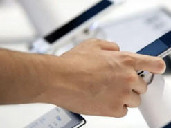 Нелегально і дорого: до РФ почали завозити електроніку за новою схемою в обхід санкцій