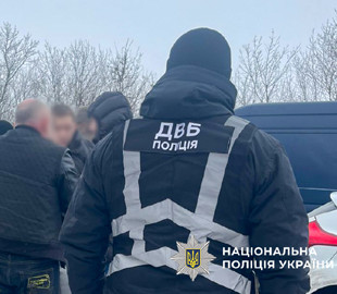 Гроші за свої послуги просили скинути на криптогаманець: на Рівненщині перекрили черговий канал втечі з країни