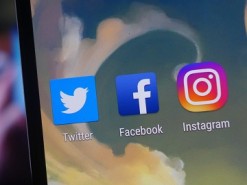 Фейсбук проигрывает войну  фейковым профилям