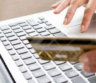 Працівниця банку ошукала трьох жінок на понад 400 000 грн