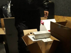 Чоловік намагався незаконно ввезти до України чималу кількість дороговартісних смартфонів