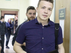 Беларусь: появились новые кадры допроса Романа Протасевича