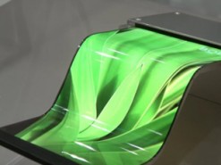 Сгибаемый смартфон с OLED-экраном показали в действии