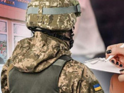 Перевірка із врученням повісток: чоловікам-переселенцям готують «сюрприз»