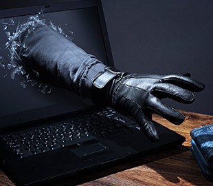 Мужчина стал жертвой мошенников при покупке смартфона через интернет