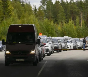 Черга з втікачів від російської мобілізації на кордоні з Грузією перевищує 2300 автівок