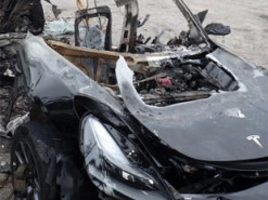 Новые обвинения. На Tesla подали в суд из-за смертельной аварии