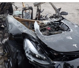 Новые обвинения. На Tesla подали в суд из-за смертельной аварии