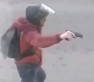 Отреагировал на замечание: нетрезвый курьер в Киеве открыл стрельбу в жилом комплексе