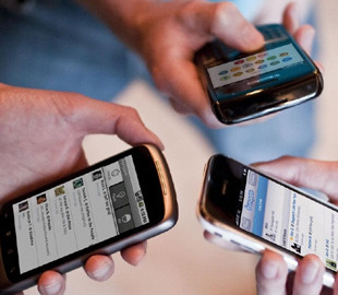 Медленный интернет и отсутствие возможности пополнить счет: мелитопольцы рассказали о работе российских SIM-карт