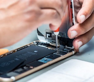 Apple не торопится менять аккумуляторы в старых iPhone