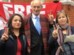 Отец Ассанжа призвал власти Австралии вернуть сына на родину