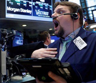 Рынок паникует в преддверии отчета Apple 1 мая