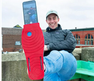 Американец демонстрирует свои бесполезные изобретения, но их хотят купить миллионы