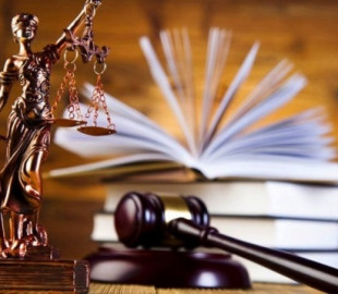 Помощница председателя суда передала данные из судебного реестра об обыске подозреваемому