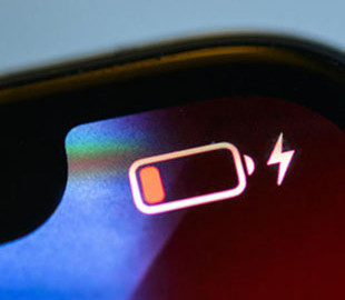 Названа опасность использования чужой зарядки для смартфона