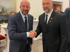 "Так це дві різні людини?" Глава Євроради Шарль Мішель розсмішив мережу знімком із Денисом Шмигалем