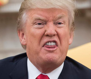 Американские сервисы массово блокируют аккаунты сторонников Трампа