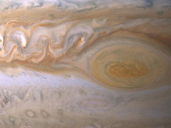 Ученые нашли следы «съеденных» зародышей планет в облаках Юпитера