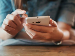 Користувачі смартфонів не поспішають платити за ШІ та складні моделі