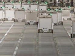 Столкнувшиеся роботы вызвали пожар на складе крупнейшего онлайн-магазина Великобритании