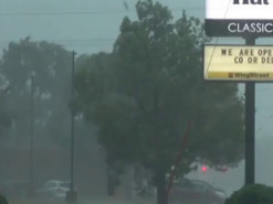 В США шторм оставил сотни тысяч абонентов без связи