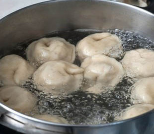 Як треба відварити пельмені, щоб вони були апетитні на вид