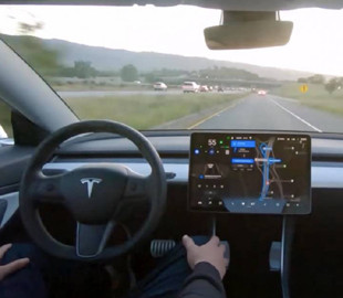 Tesla відклала запуск нової версії свого автопілота