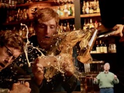 Влагозащиту iPhone XS проверили пивом