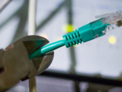 Украинцам объяснили, что делать, если исчезнет интернет и мобильная связь