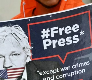 Жена основателя WikiLeaks Ассанжа призывает Британию заблокировать его экстрадицию