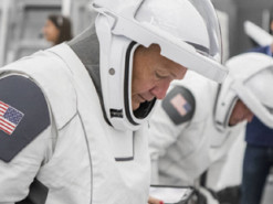 Конструктор скафандров раскритиковал костюмы Илона Маска