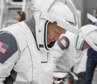 Конструктор скафандров раскритиковал костюмы Илона Маска