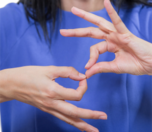 В Киеве запускают круглосуточный сервис связи с медработниками для людей с нарушениями слуха