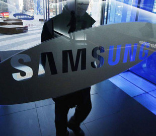 В Samsung придумали необычный смартфон, гнущийся в разные стороны