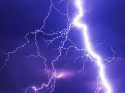 Украинцам показали сервис со спецэффектами, где можно в реальном времени отследить молнии и грозы