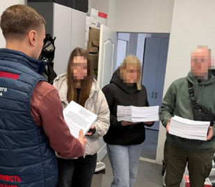 У Києві викрили масштабну схему: кол-центри виманювали гроші під виглядом «призів»