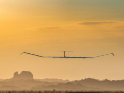 Самолет Airbus Zephyr провел в небе 18 дней кряду и раздавал Интернет из стратосферы