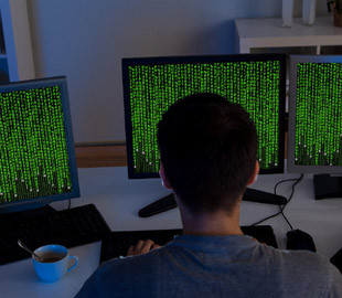 Выкачали 1,7 миллиона гривен. IT-шнику, который создал интернет-аукцион для мошенников, угрожают убийством