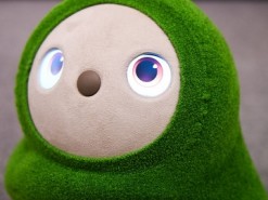 Снимает стресс своему хозяину - робот-чебурашка