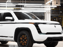 Rivian и Lordstown откладывают поставки своих электрических пикапов