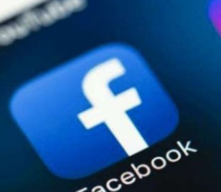 У роботі Facebook стався збій