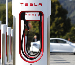 Илон Маск намекнул, что зарядная сеть Tesla Supercharger уже будет доступна для других электроавто