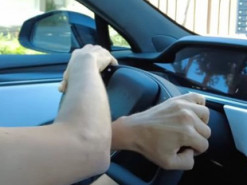 Tesla не готова предложить покупателям Model X и Model S руль традиционной формы даже в виде опции