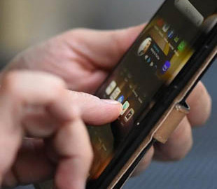 Експерти визнали екрани смартфонів переносниками небезпечних бактерій