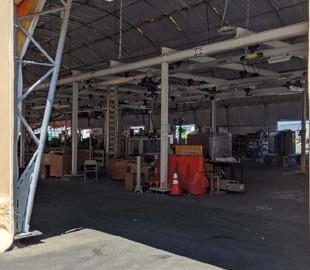 Tesla будет производить детали для электромобилей в огромной палатке